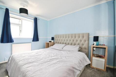 BEDROOM 1.jpg