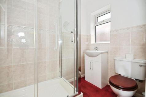 BED 1 ENSUITE.jpg