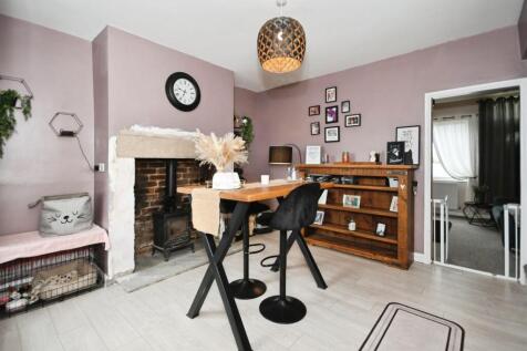 DINING ROOM 01.jpg