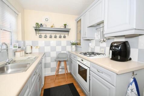 KITCHEN 02.jpg
