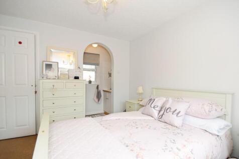 BEDROOM 1.jpg