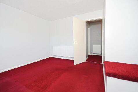 BEDROOM 1 02.jpg