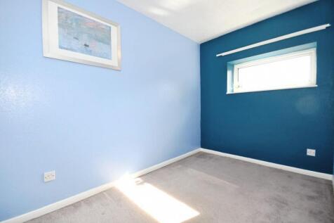 BEDROOM 2 02.jpg