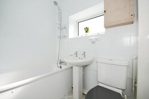 BATHROOM 02.jpg