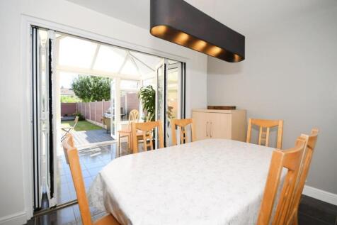 DINING ROOM.jpg