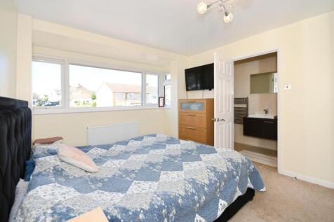 BEDROOM 1 02.jpg
