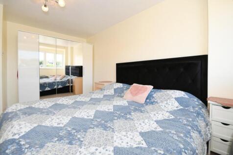 BEDROOM 1 04.jpg