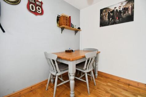 DINING ROOM.jpg