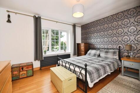 BEDROOM 1.jpg