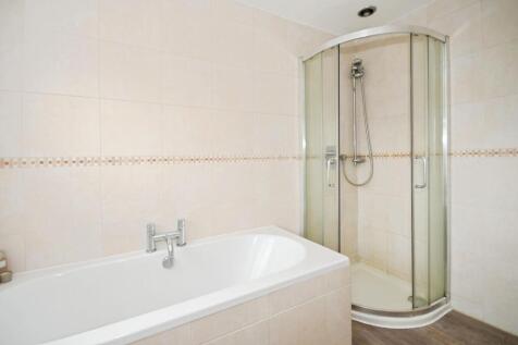 BATHROOM 04.jpg