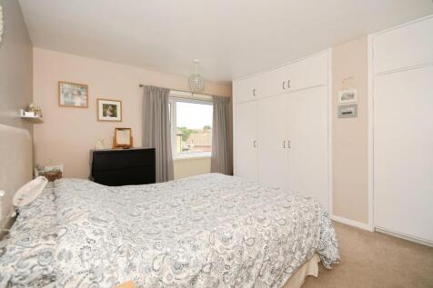 BEDROOM 1.jpg