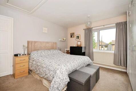 BEDROOM 1 02.jpg