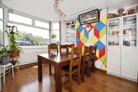DINING ROOM.jpg