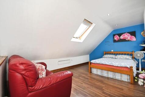 BEDROOM 1.jpg