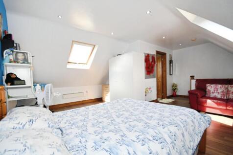 BEDROOM 1 02.jpg