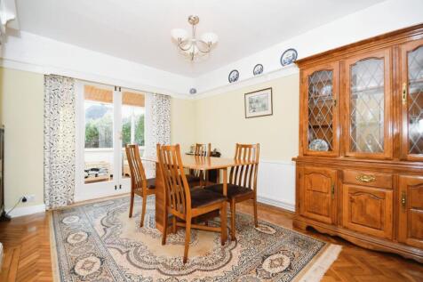 DINING ROOM.jpg