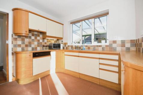 KITCHEN 02.jpg