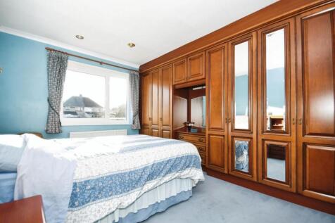 BEDROOM 1.jpg