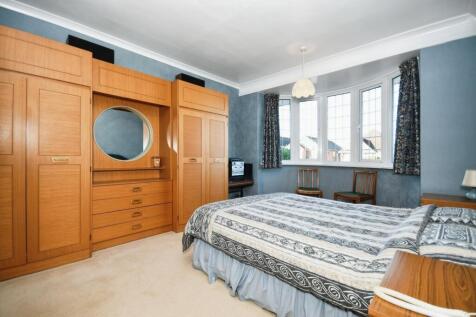 BEDROOM 1 02.jpg