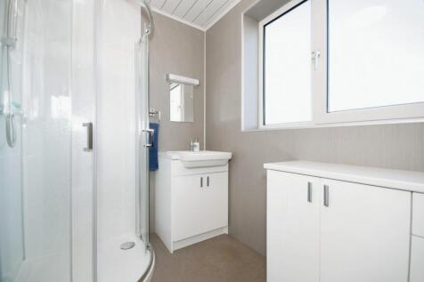 SHOWER ROOM.jpg
