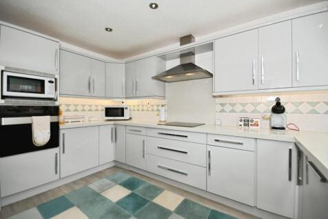 KITCHEN 02.jpg