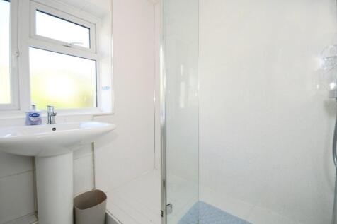 SHOWER ROOM.jpg