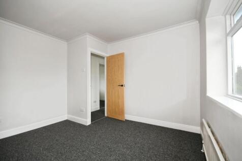 BEDROOM 1 02.jpg