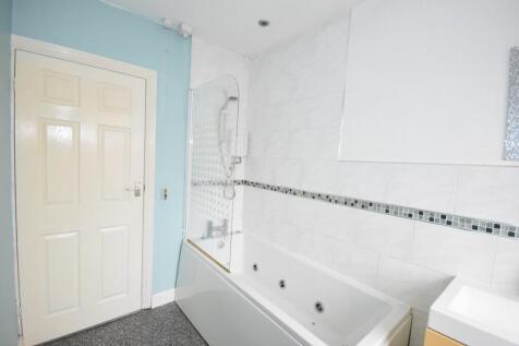 BATHROOM 02.JPG