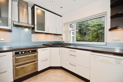 KITCHEN 02.jpg