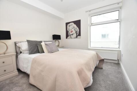 bed 1.jpg