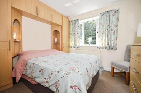 BEDROOM 1 03.jpg