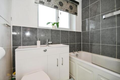 BATHROOM 03.jpg