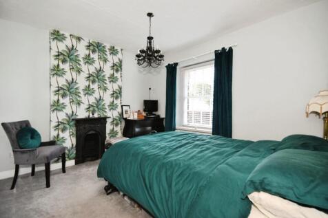BEDROOM 1 02.jpg