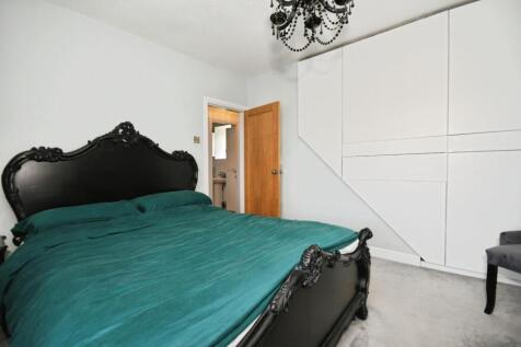 BEDROOM 1 03.jpg