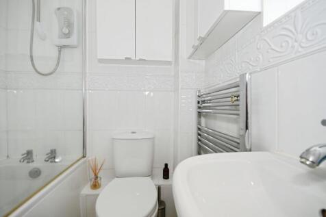 BATHROOM 02.jpg