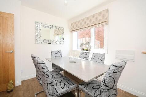 DINING ROOM.jpg