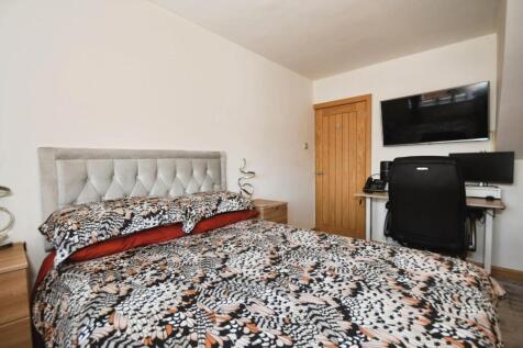 BEDROOM 2 02.jpg
