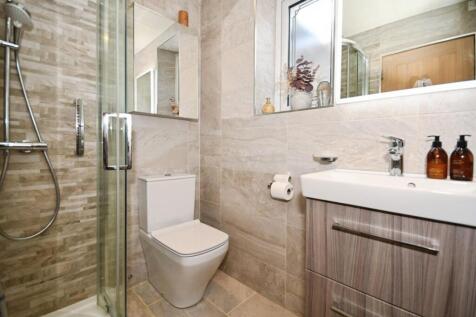SHOWER ROOM.jpg