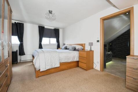 BEDROOM 1.jpg