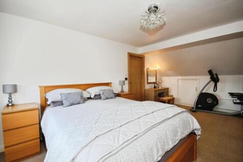 BEDROOM 1 02.jpg