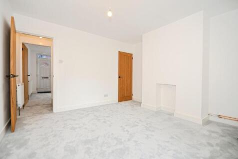 DINING ROOM 01.jpg