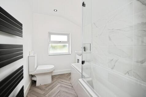 BATHROOM 01.jpg