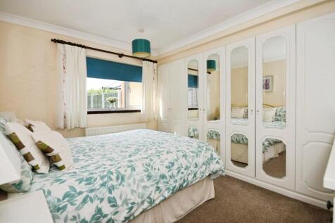 BEDROOM 1.jpg