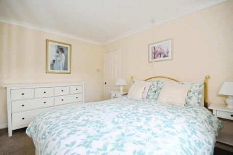 BEDROOM 1 03.jpg