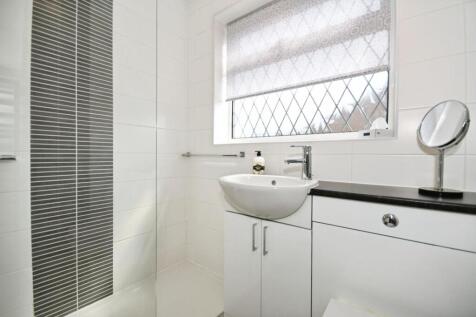 SHOWER ROOM 02.jpg