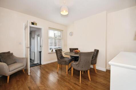 DINING ROOM.jpg