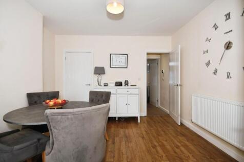 DINING ROOM 03.jpg