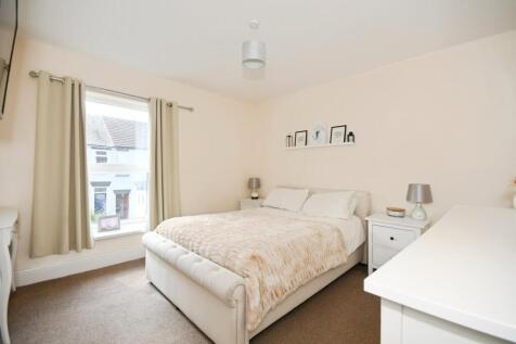 BEDROOM 1.jpg