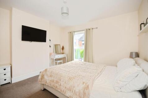 BEDROOM 1 02.jpg