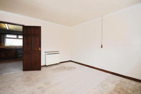 BEDROOM 1 02.jpg